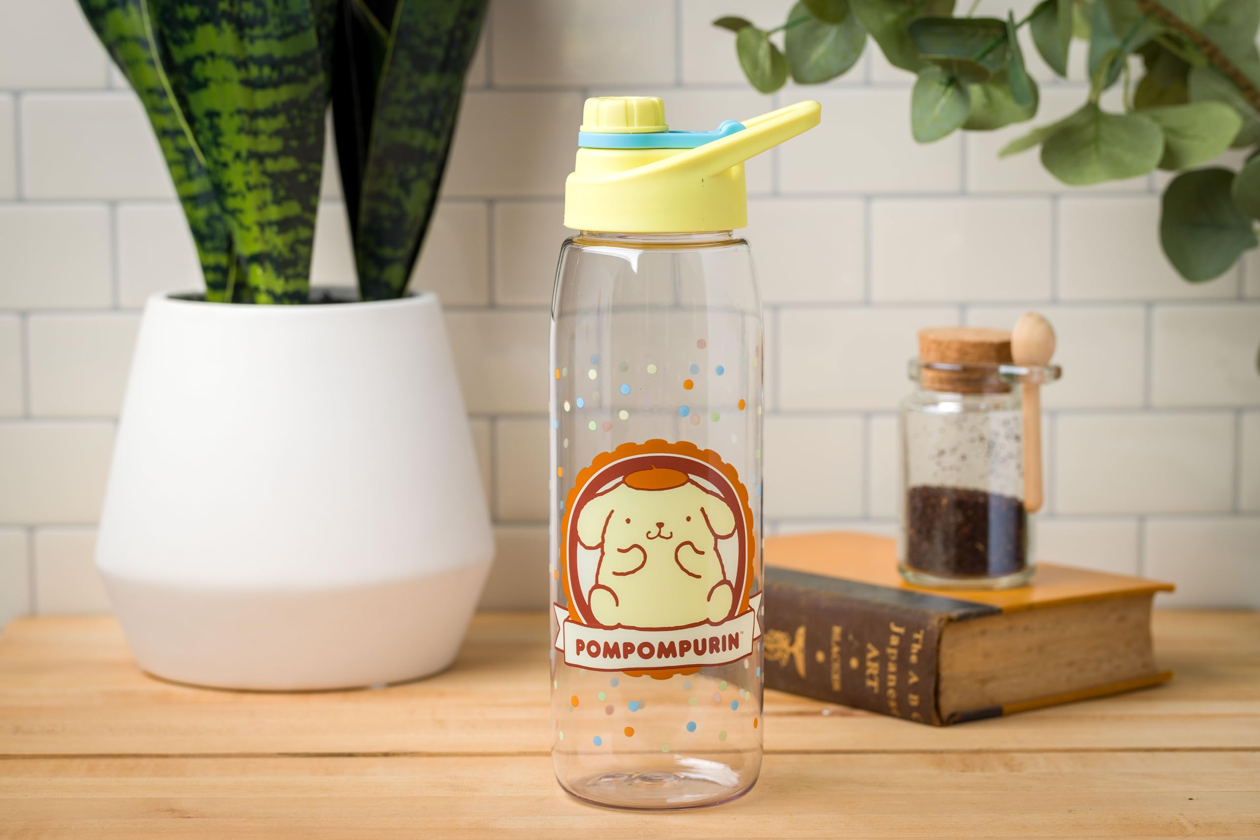 Silver Buffalo Sanrio Hello Kitty and Friends Pompompurin Dots Water Bottle with Screw-On Lid, 28 Ounces