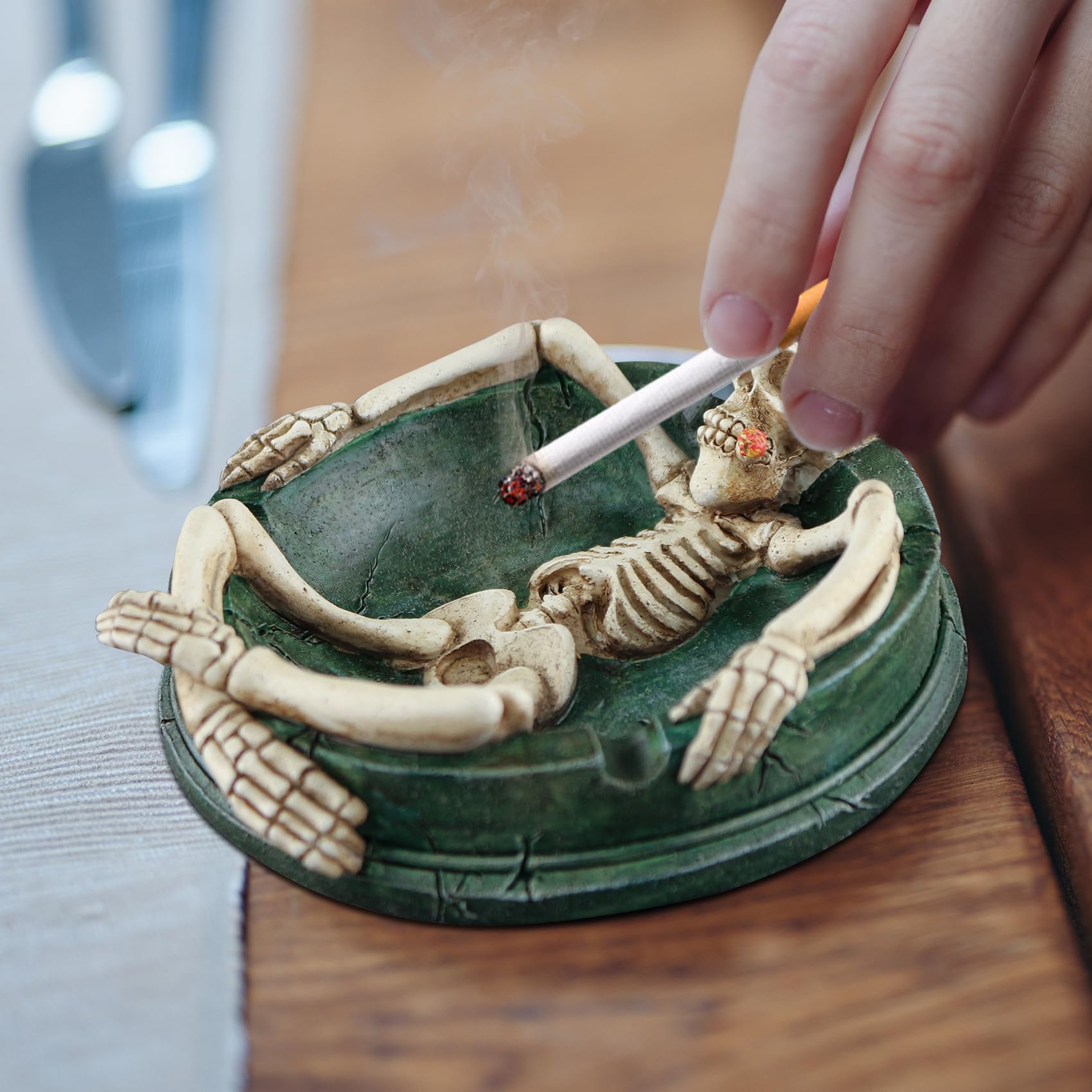 U WONDERFUL Halloween Skeleton Ashtray for Weed Smokers Cigarettes - Cool Ashtrays with Gothic Design, Portable Indoor/Outside Patio Use, Perfect Smoking Accessories Gift for Men Women