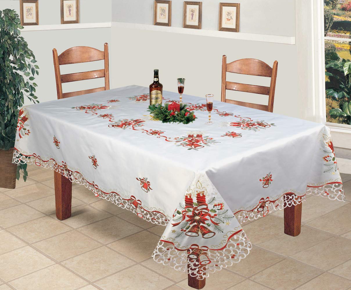 Best table cloth 60′ x 126′, with matching napkins