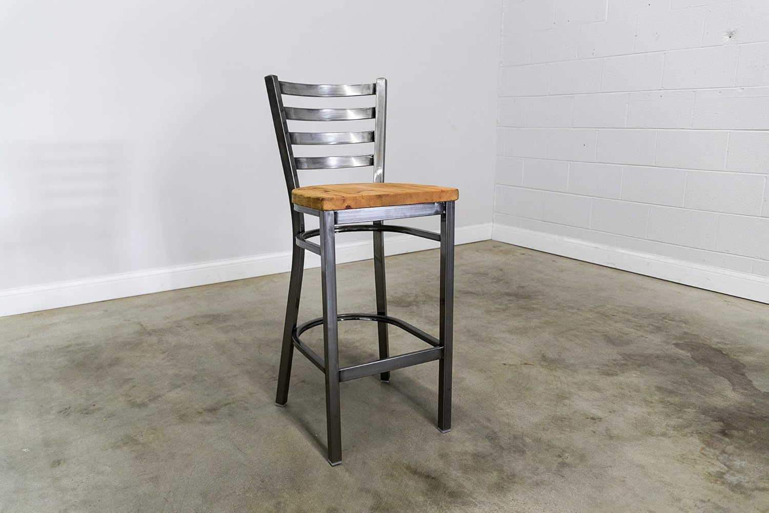 Amazon Com Barn Xo Reclaimed Wood Bar Stool With Ladder Back Fast