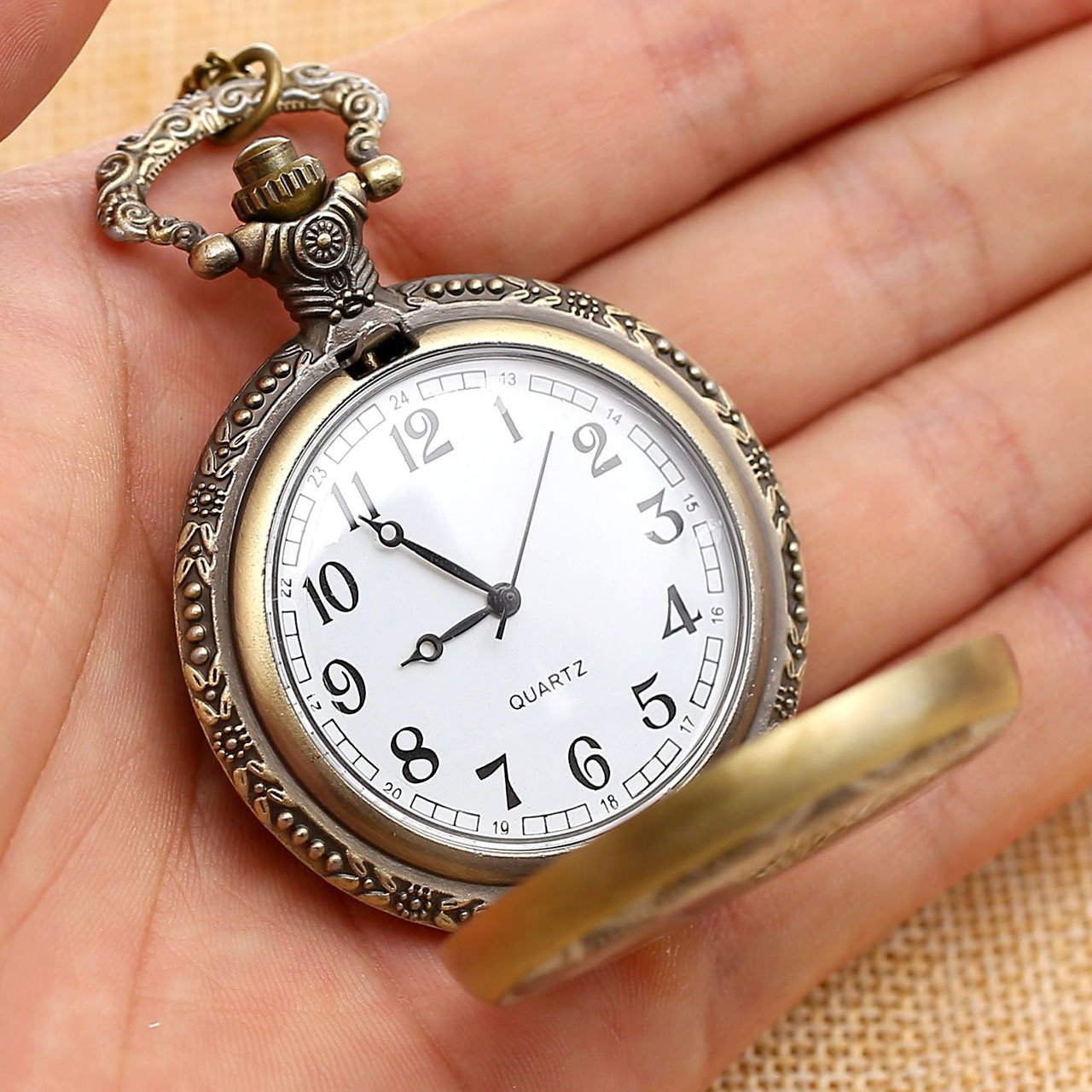Top Plaza Unisex Antique Case Vintage Bronze Alloy Chain Quartz Pocket Watch Resin Dripping Flower