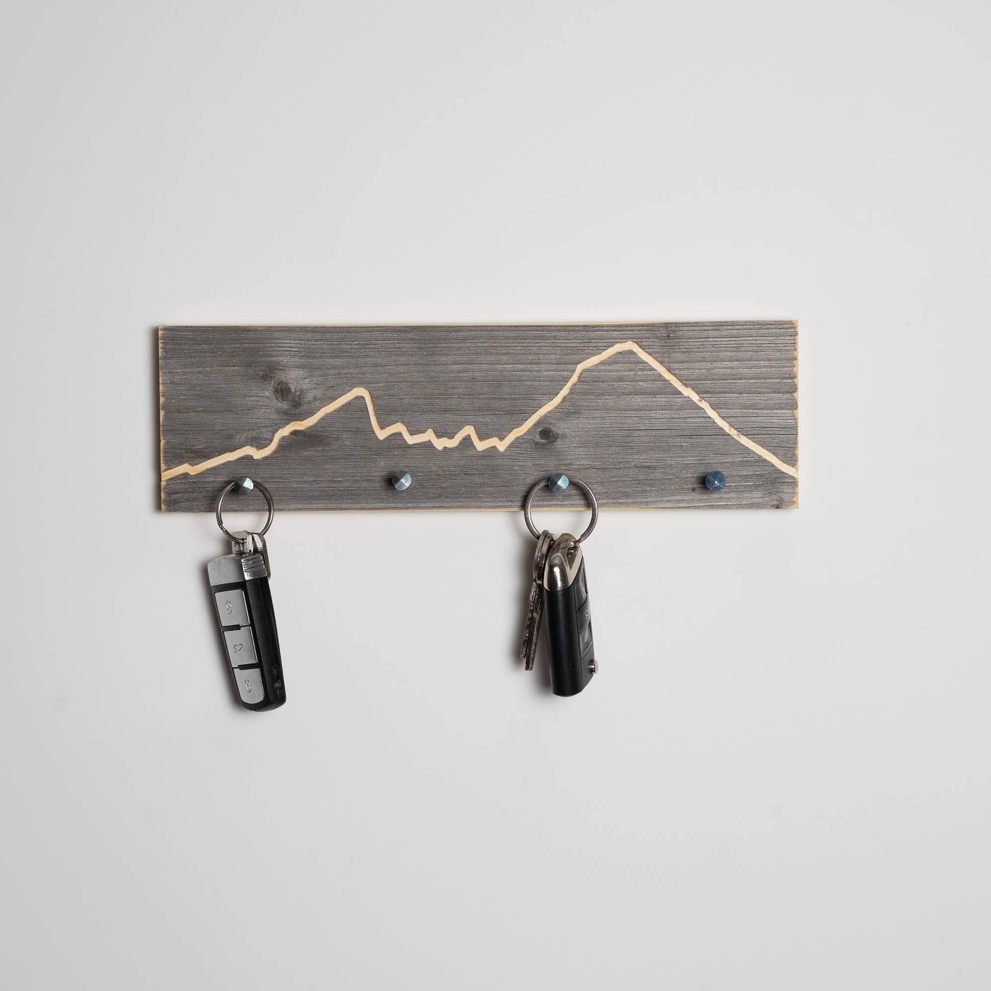 WOODS Key Holder Antique Wood Mountain Motif — image 1