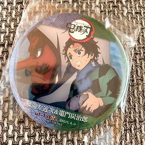 Amazon 鬼滅の刃 Ufotable Cafe マチアソビカフェ ポイント 交換 缶バッジ 竈門炭治郎 鱗滝左近次 アニメ 萌えグッズ 通販