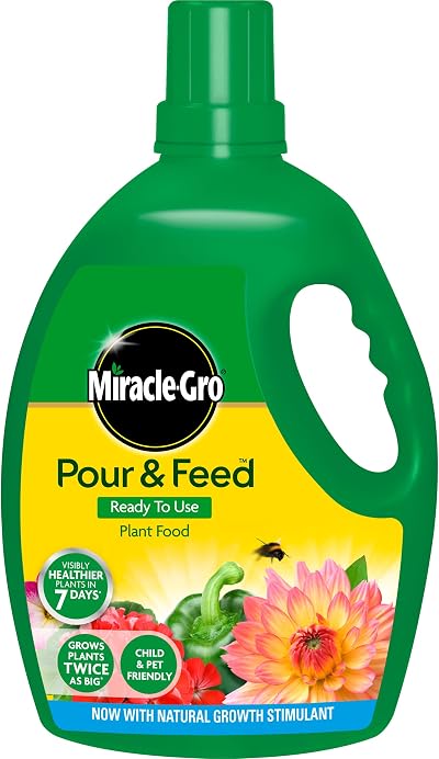Miracle-Gro Pour & Feed Ready to Use Liquid Plant Food 3 Litre