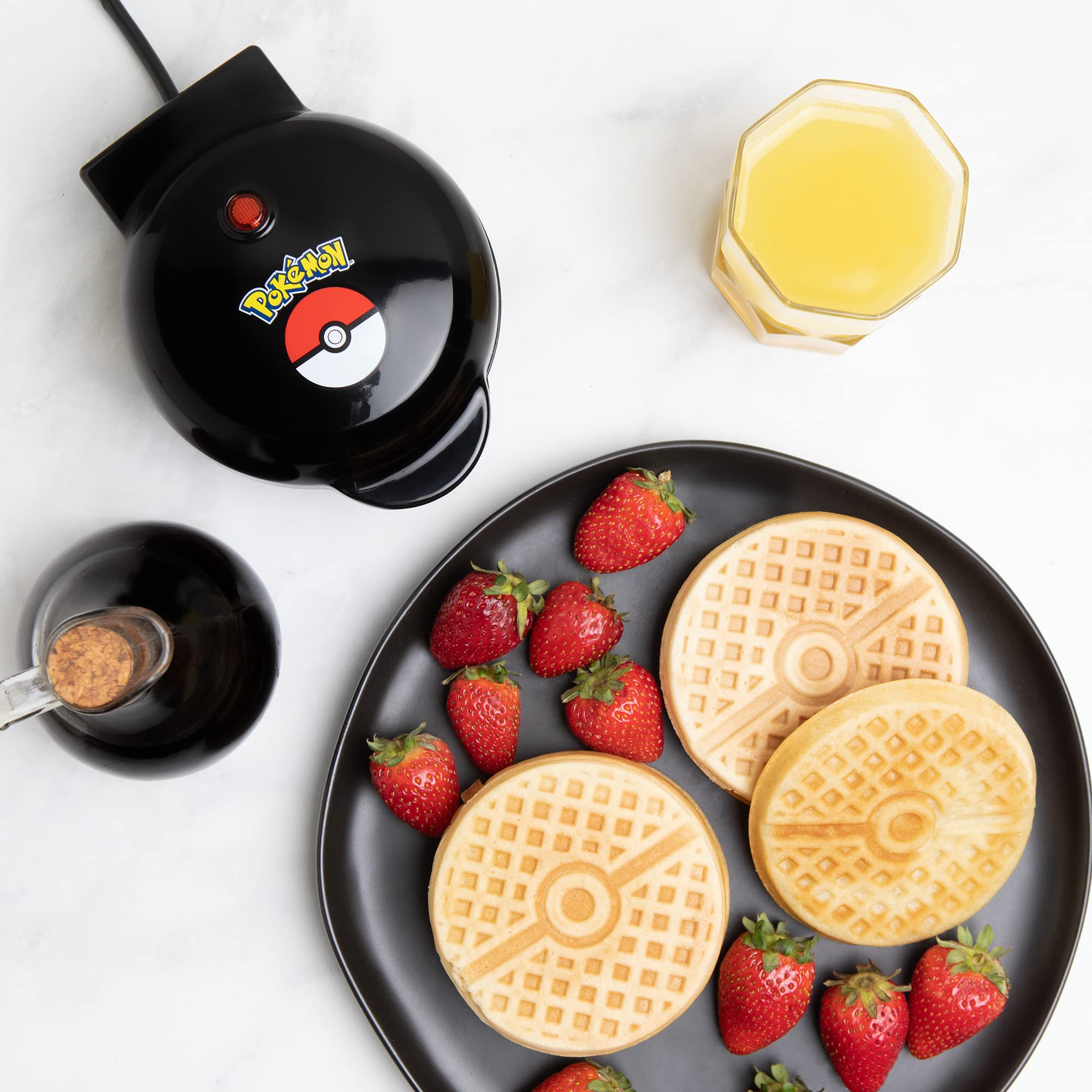 Uncanny Brands Pokemon Pokeball Mini Waffle Maker - Make Breakfast Pokeball Mini Waffles - Kitchen Appliance - UK Plug