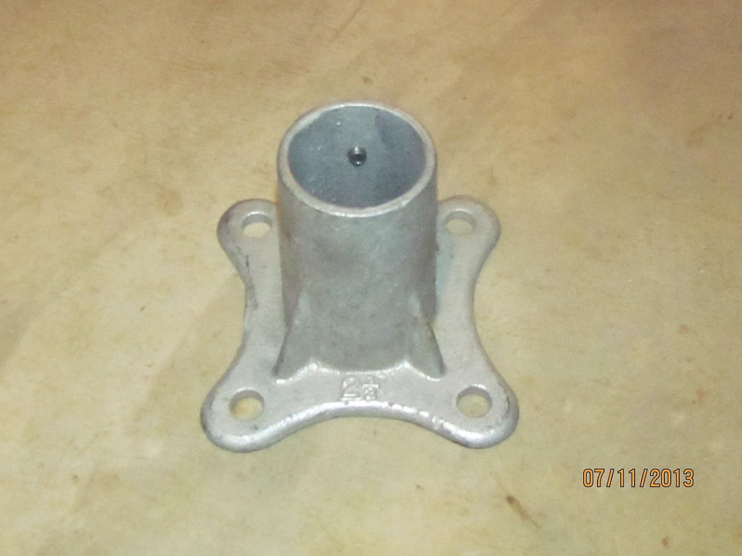 CHAIN LINK POST SURFACE CONCRETE MOUNT for 21/2" POSTFLOOR FLANGE