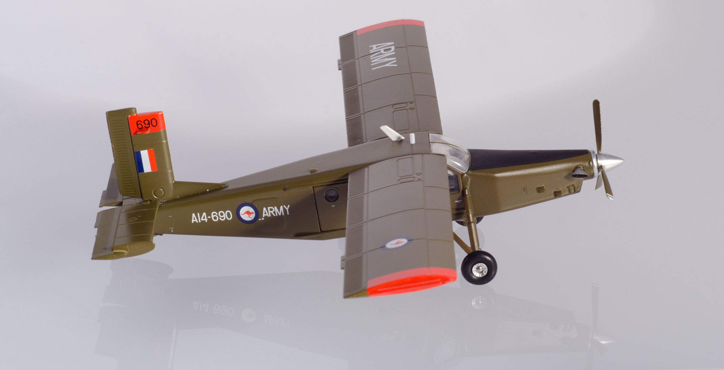 herpa 580489 Royal Australian Army Pilatus Aviation Corps PC-6 Turbo Porter Aircraft/Miniature Wings for Craft Collection and as a Gift, Multicoloured 580489