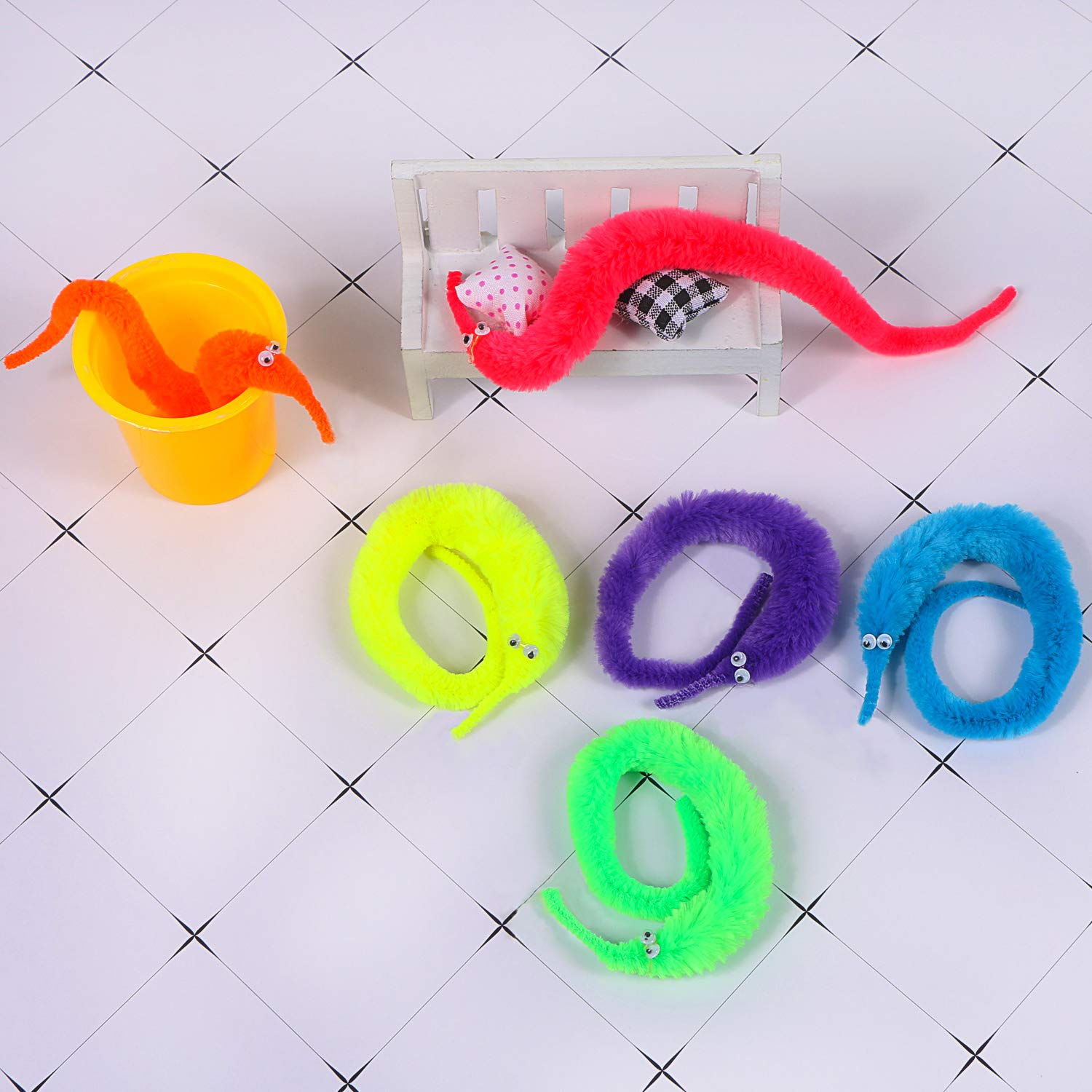 UNIME 12 Pack Magic Worm Toys Wiggly Twisty Fuzzy Worms On String Trick Toys Carnival Party Favors,6 Colors