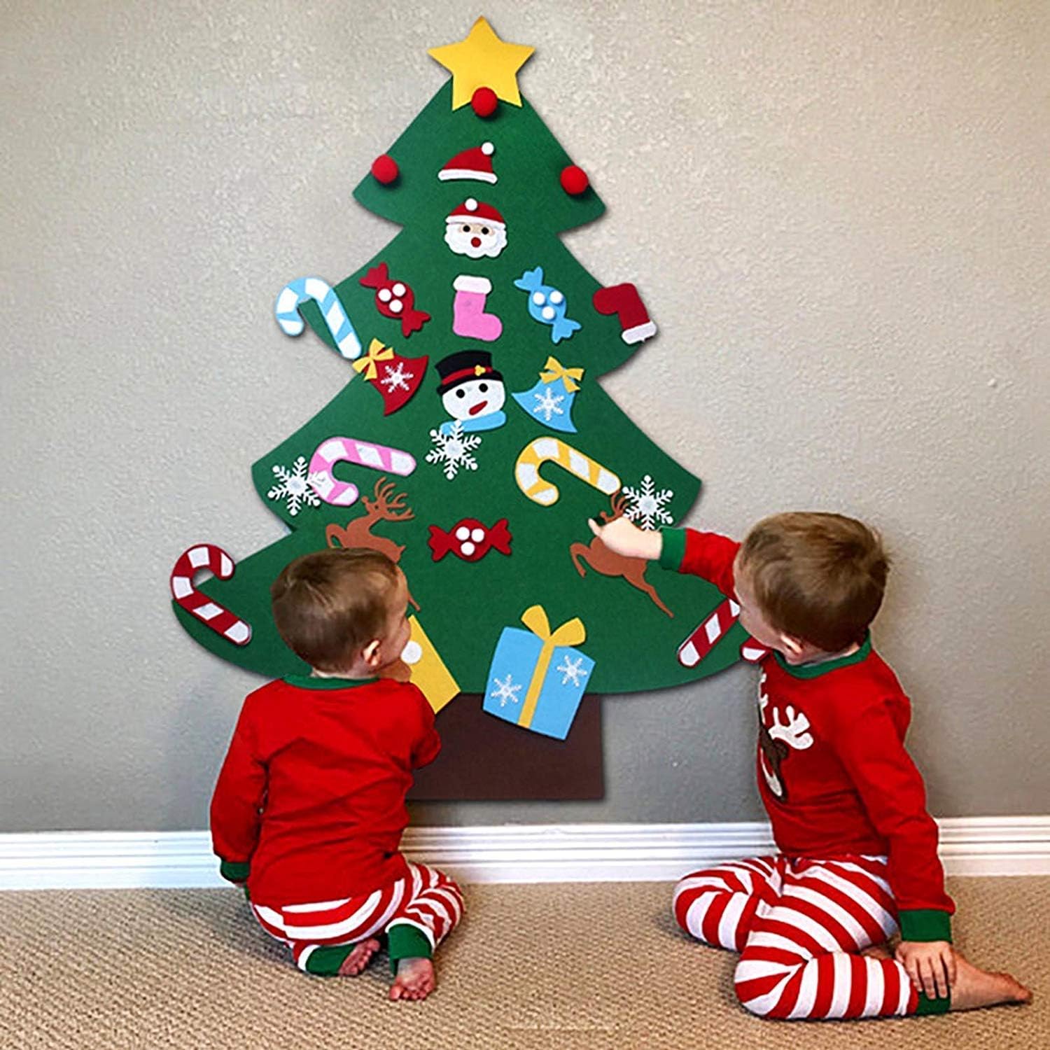 Amazon Co Jp Funyear Diy フェルトクリスマスツリー 子供用 取り外し可能オーナメント 新年とクリスマスプレゼント ドア壁掛け クリスマスツリーデコレーション おもちゃ Amazon Co Jp Funyear Diy フェルトクリスマスツリー 子供用 取り外し可能オーナメント 新年とクリスマスプレゼント ドア壁掛け クリスマスツリーデコレーション おもちゃ