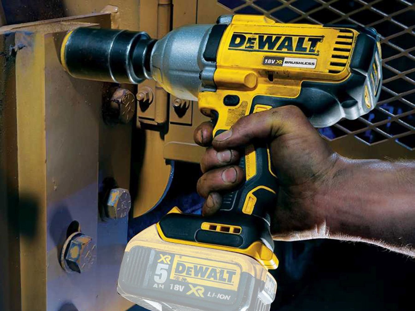 DEWALT 18 V XR Brushless 1/2 Inch High Torque Impact Wrench (950 Nm