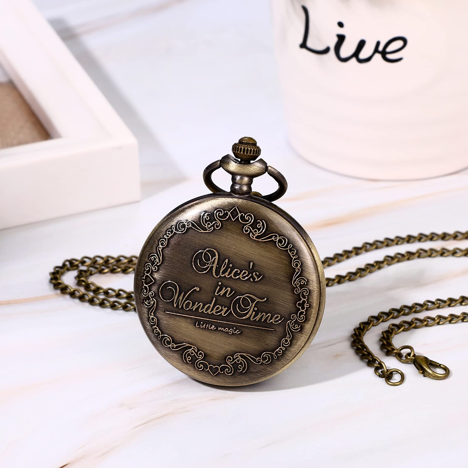 JewelryWe Taschenuhr Herren Retro Alice im Wunderland Skelett Kettenuhr mit Römischen Ziffern Vintage Analog Quarz Uhr Anhänger mit Halskette Kette für Damen Männer Bronze 3