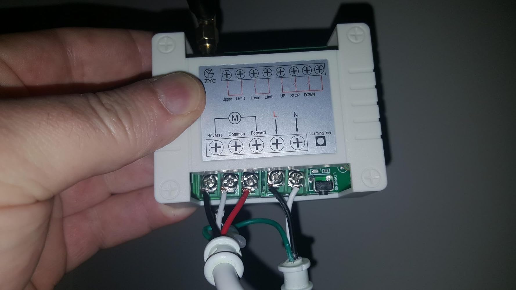 [Elite Screens] Spectrum 2 Series