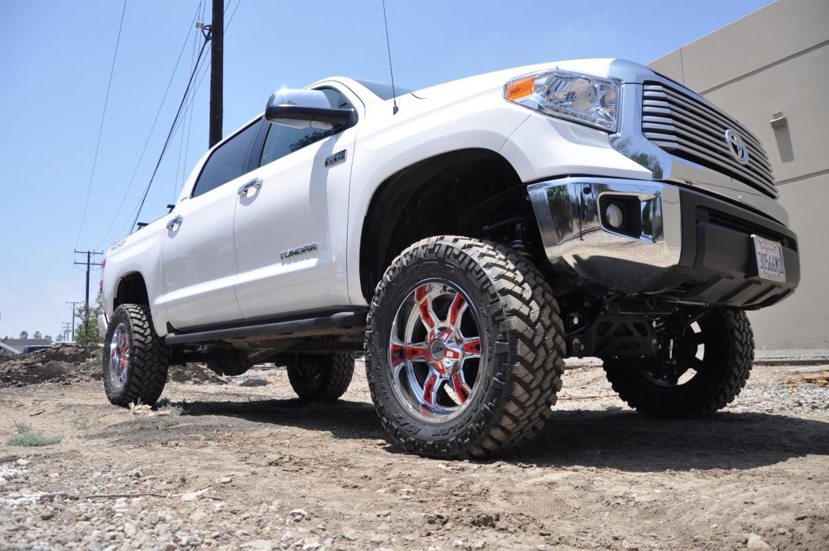 Amazoncom Moto Metal MO969 Triple Chrome Plated Wheel With Red And