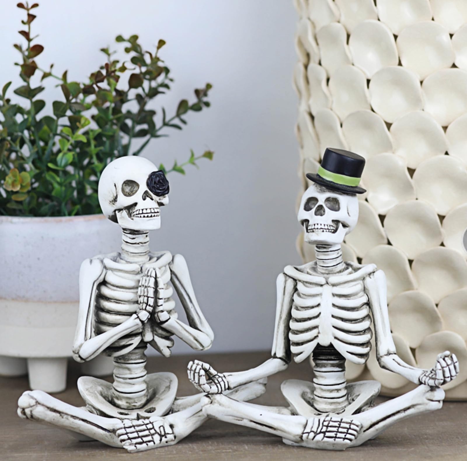 Photo 1 of *Major Damaged*
OYATON Halloween Decorations Indoor, Gothic Skeleton Couple Decor for Home & Office, 2 Pack Small Resin Skull Figurines, Spooky Tabletop Sculptures for Desk, Bookshelf, Haunted House