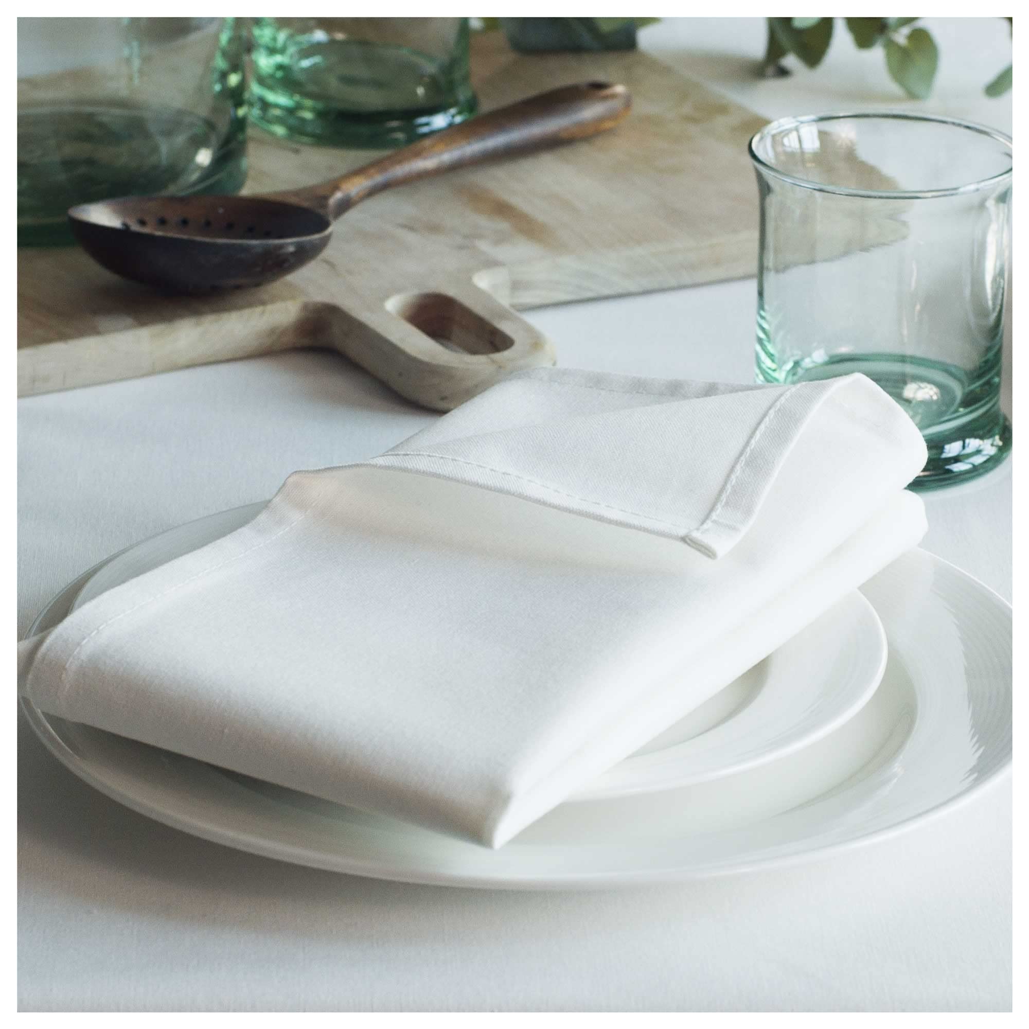 Organic Cotton Napkins - 4 Pack - 45 x 45 CM (18 x 18 IN) - Soft White (Ivory); Easy-Care Washable Reusable Heavyweight Fabric; Eco-Friendly Cloth Dinner Napkins for Dining Party