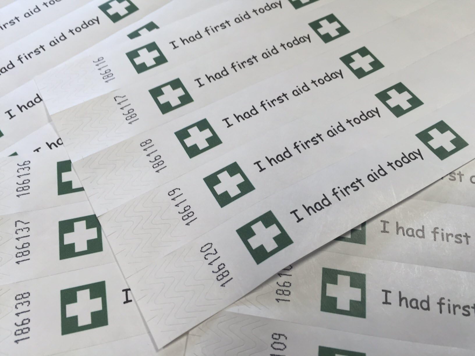 I Had First Aid Today - 500 Pack - Tyvek Wristbands for Schools, Nurseries, Childrens Play Groups, Toddler Play Centres. Premium Quality Safety Labels - 25mm Kids Healthy and Safety Bracelets 1"Inch