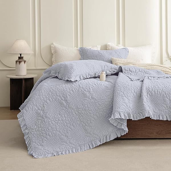 QSH CORNFLOWER BLUE STONEWASHED COTTON OVERSIZED KING QUILT BEDSPREAD SET(128″X120″),3PCS FARMHOUSE RUFFLE BEDSPREAD CALIFORNIA KING,ULTRA SOFT LIGHTWEIGHT CRINKLE QUILT COVERLET WITH PILLOW SHAMS