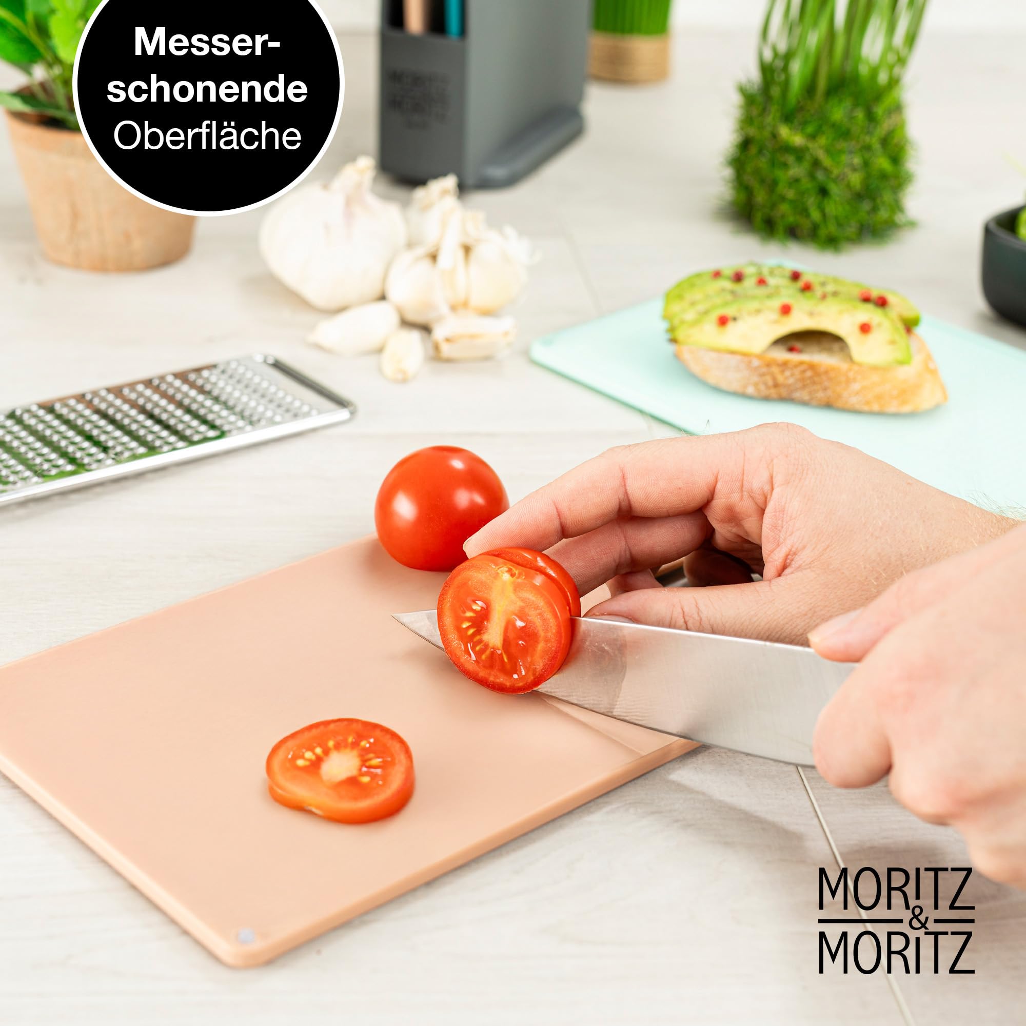 Moritz & Moritz 4x Frühstücksbrettchen mit Ständer 20,5 x 14,5 cm - Spülmaschinenfest - Schneidebrett Kunststoff Set mit Ständer - Brettchen mit Ständer - Frühstücksbrettchen Bunt - Brettchen Set 4