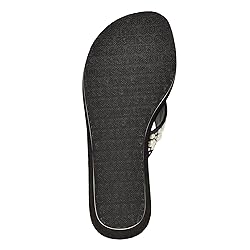 GUESS Women's Silus Wedge Sandal, Black, 6.5