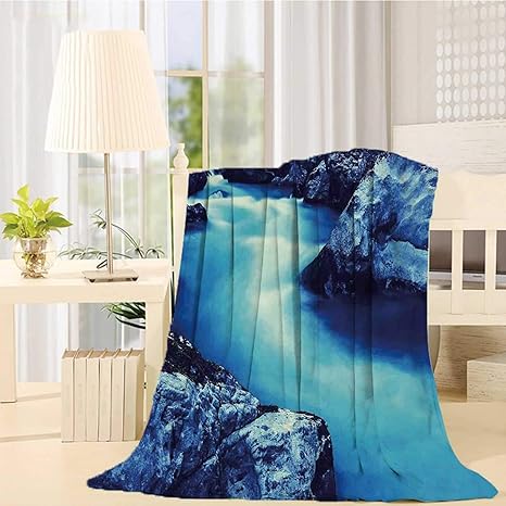 Amazon 滝の装飾さまざまなプリントブランケット 車の岩の上の洞窟と雪の雰囲気を持つ凍った危険な湖 59 W X 78 L 150x0 ブランケット 毛布 オンライン通販