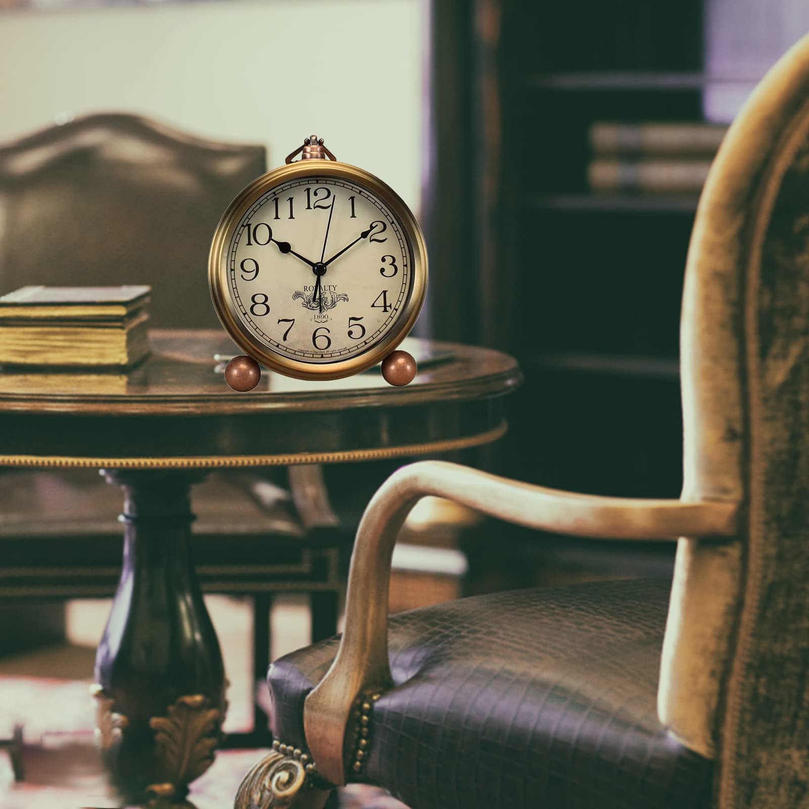 JUSTUP Golden Table Clock, Retro Vintage Non-Ticking Table Desk Alarm Clock Battery Operated Silent Quartz Movement HD Glass for Bedroom Living Room Indoor Decoration (Arabic)