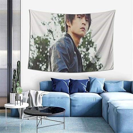 Amazon Co Jp 窪田正孝 タペストリー インテリアおしゃれ壁掛け 壁飾り多機能 装飾布 ファブリック装飾用品 60 40inch ホーム キッチン