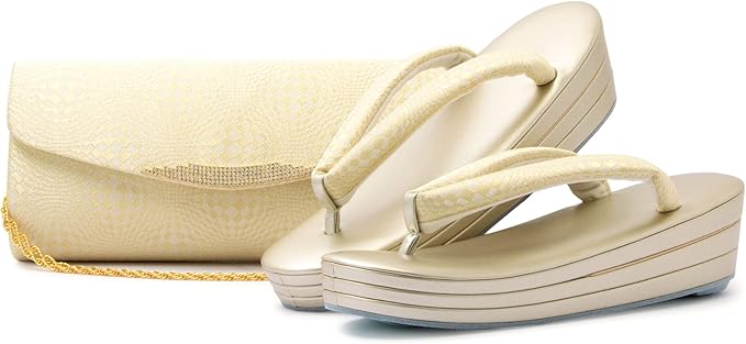 Amazon Co Jp ソウビエン 草履バッグセット 岩佐謹製 金色 ゴールド ベージュ 市松 三枚芯 クラッチ 2way 礼装 フォーマル用 日本製 フリー 服 ファッション小物