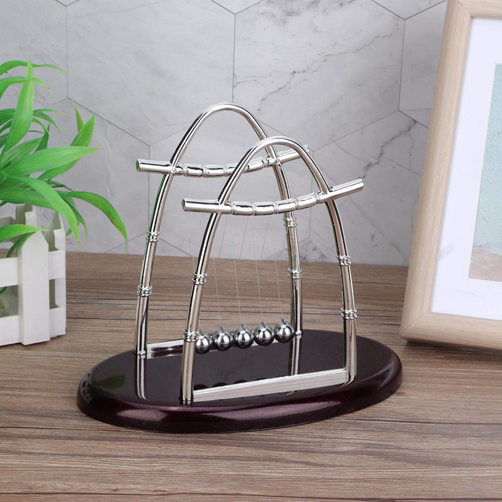 Newtons Cradle, Pendulum Balance Balls Motion Desk Swinging Kinetic Balls Desk Decoration Stress Relief Fun Science Physics Fidget Accessories for Home Office Living Room Desktop Teacher(M)
