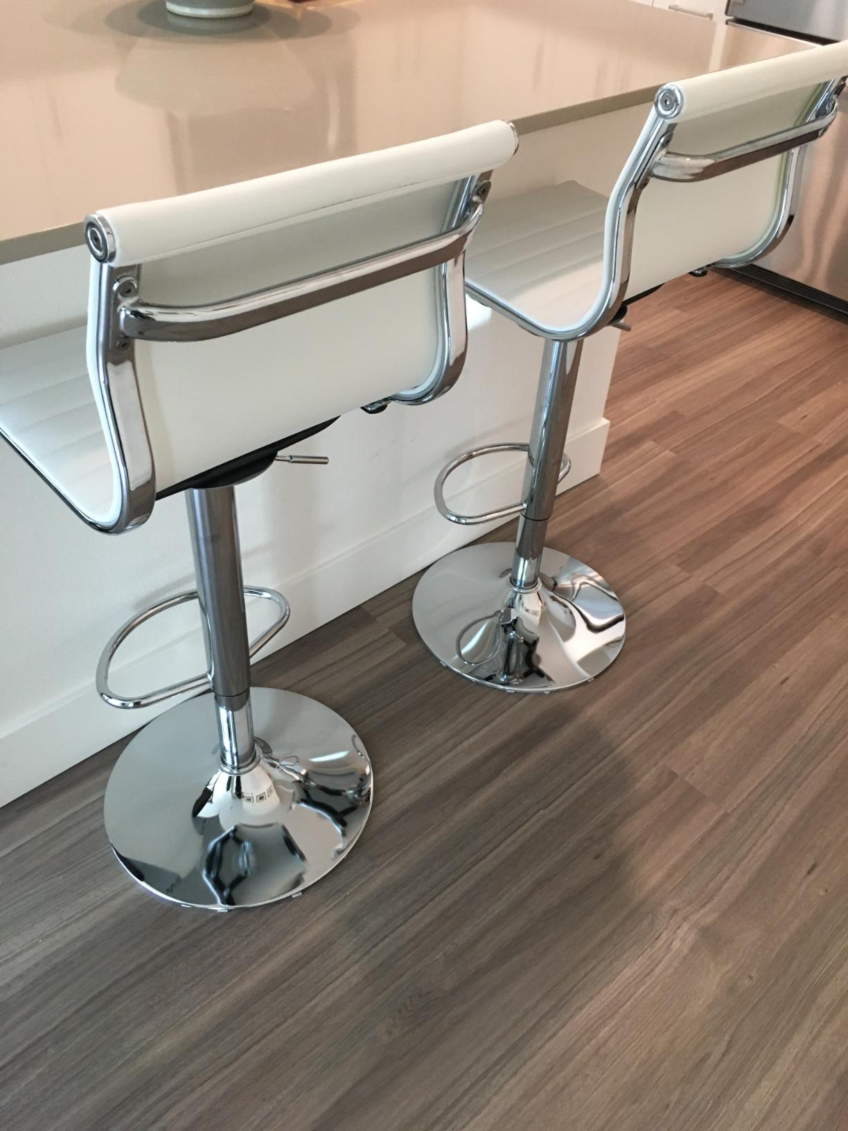 30/mo Finance Sidanli White Adjustable Swivel Counter Bar Stool