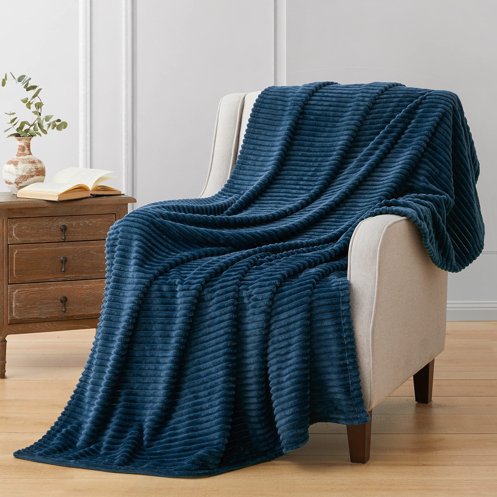 Vessia Flannel Fleece Navy Blue Throw Blanket