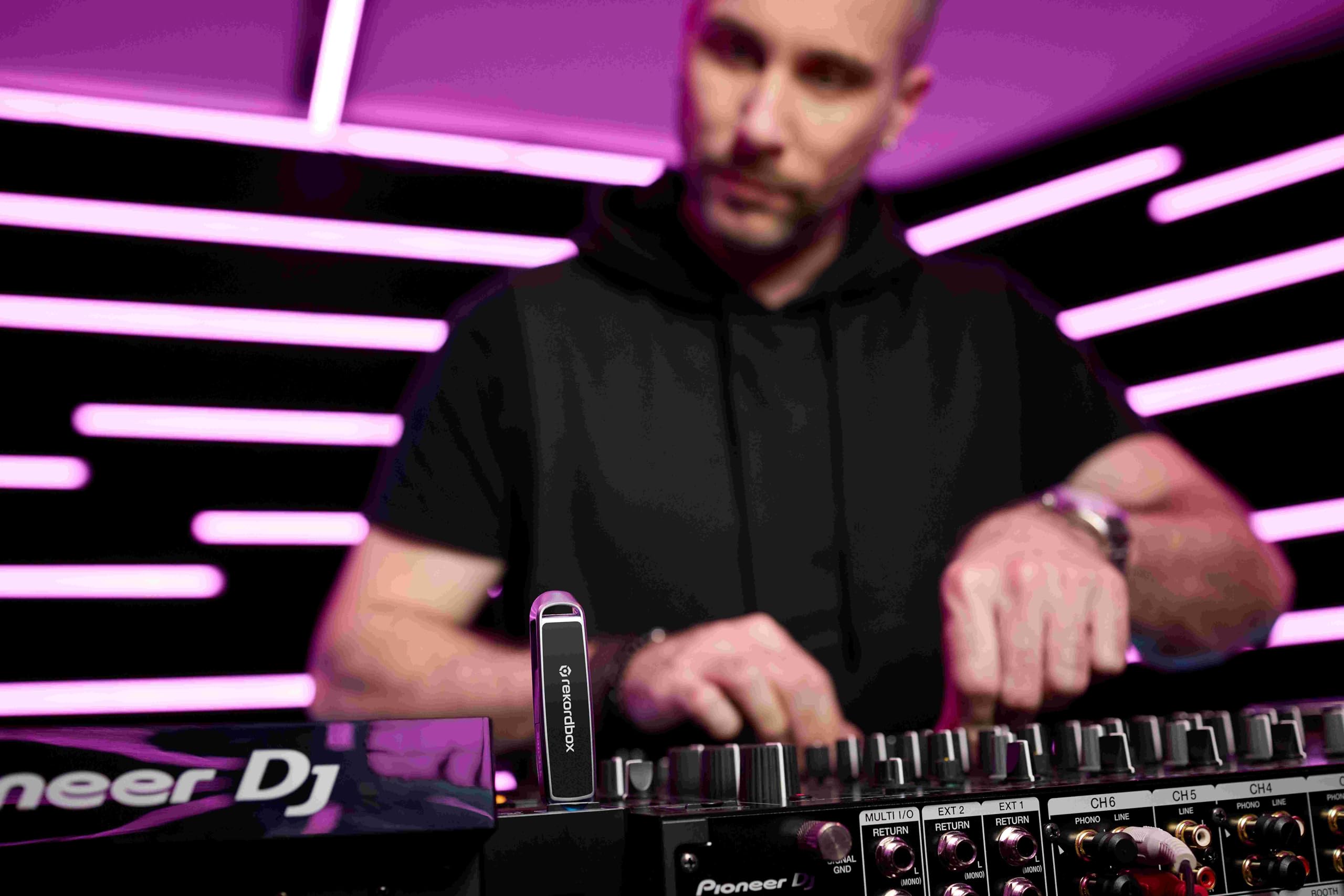 SanDisk 512GB DJ Flash Drive - Up to 1,000 MB/s Read Speed and 900 MB/s Write Speed, High-Performance, Dual Connector USB Type-C and USB Type-A Flash Drive - SDDDE1-512G-GR46