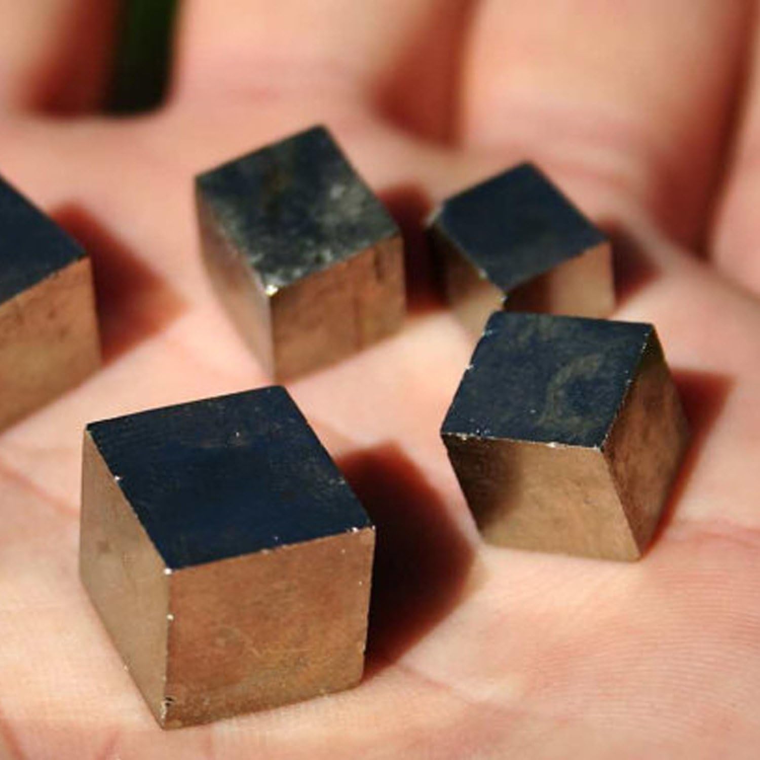 Lieomo 6Pcs Different sizes Mini Pyrite Cube Natural Fools Gold
