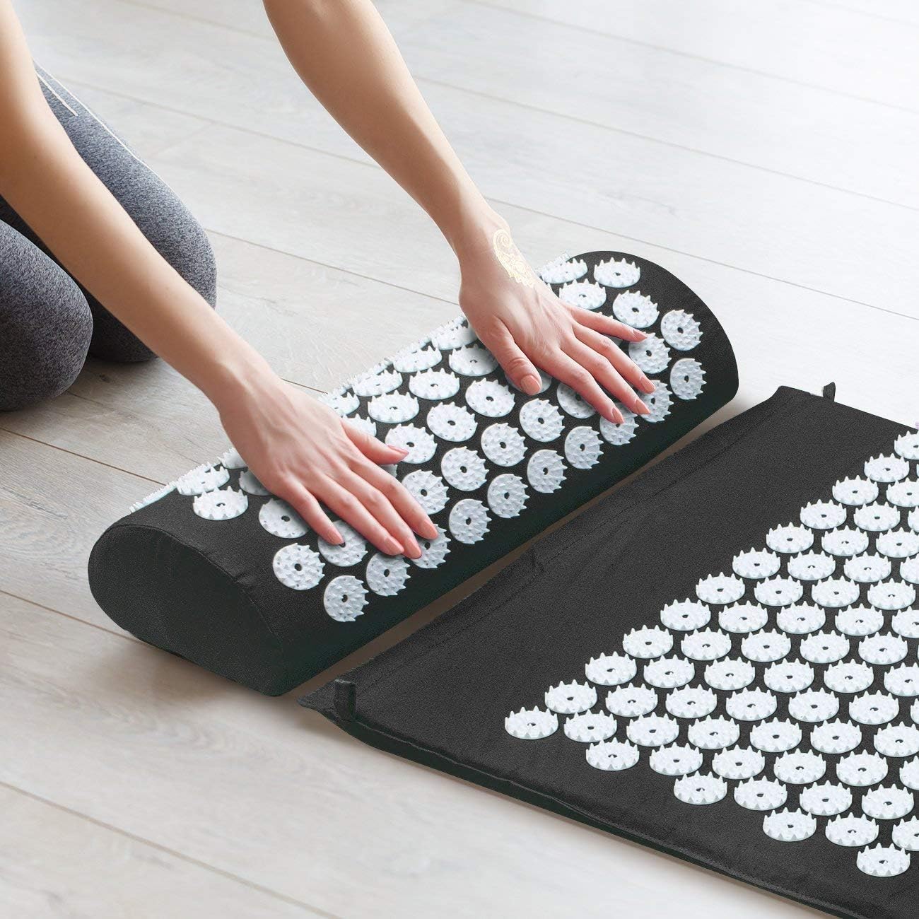 Sivan Back and Neck Pain Relief Acupressure Mat and Pillow Set, Chronic Back Pain Treatment - Relieves Your Stress of Lower Upper Back and Sciatic Pain - Black: Sports & Outdoors