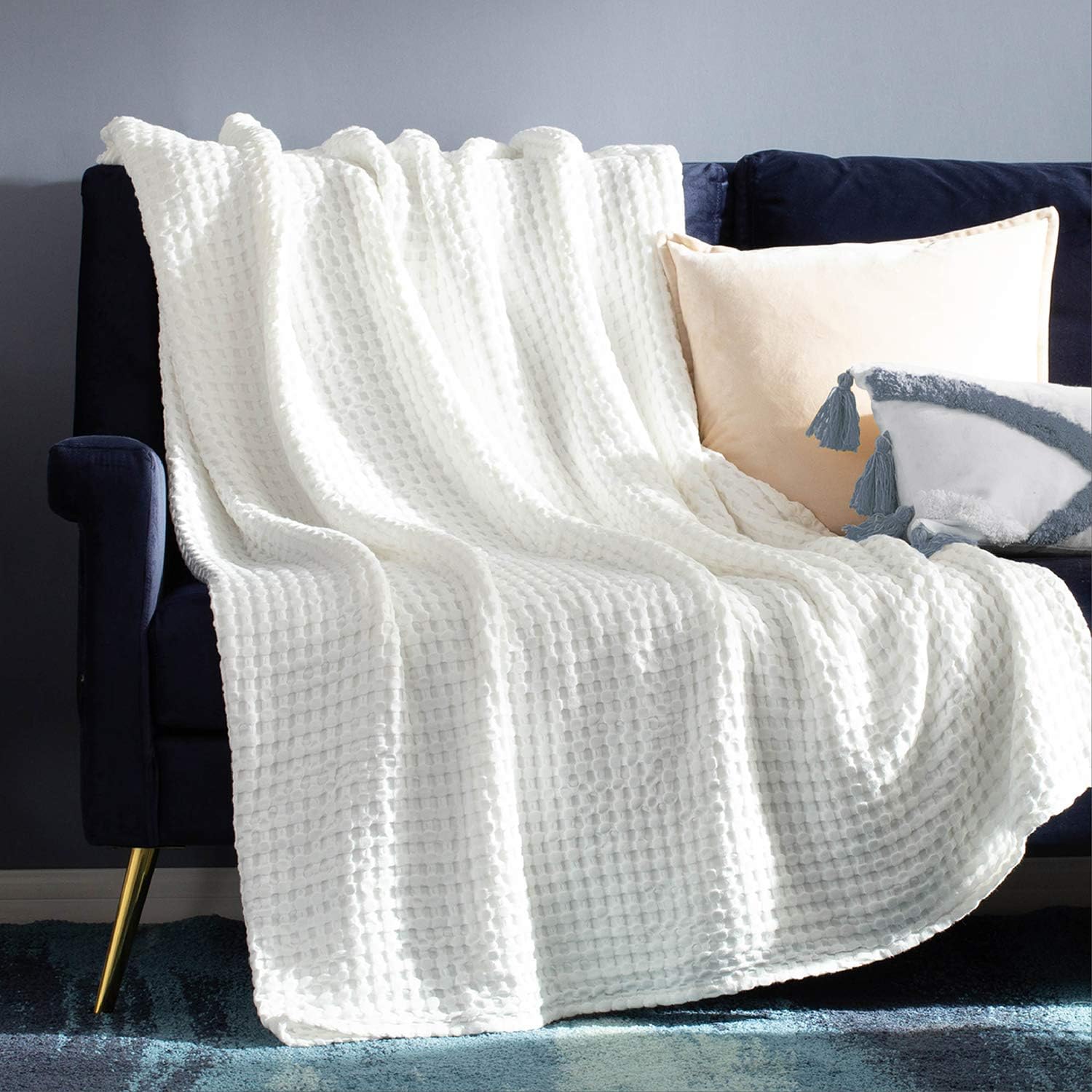 Bedsure 50% Cotton 50% Bamboo Blanket, Waffle Weave Blanket for Couch/Bed, Soft Lightweight Blanket for All Season(Full/Queen Size, 90 x 90'', White): Kitchen & Dining