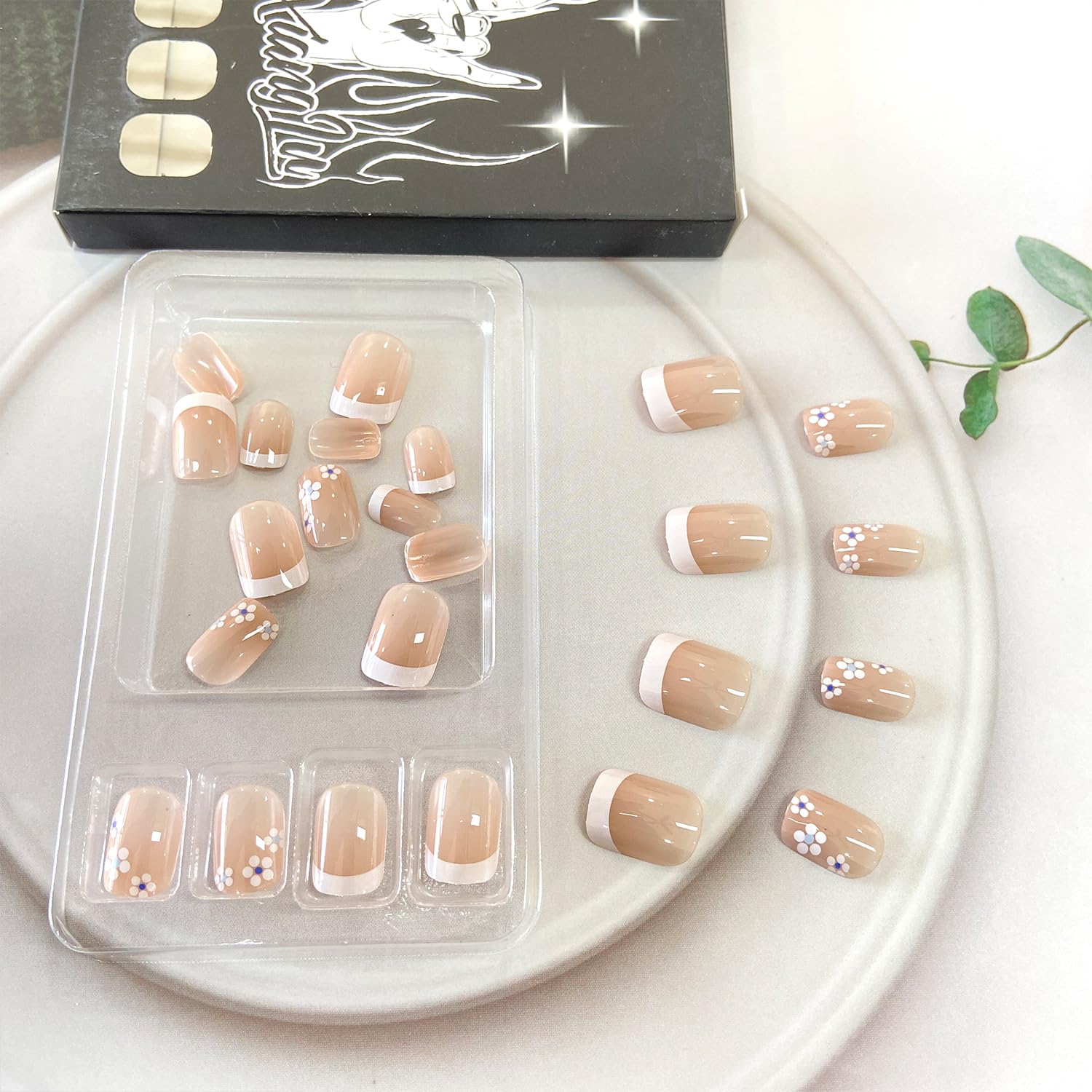 Tyuimhx White French Tip Press on Nails Short Square Fake Nails White Flowers False Nails Glossy Full Cover Stick on Nails Acrylic Floral Artificial Nails for Women Glue on Nails 24 Pcs - Image 4