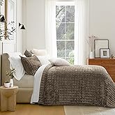 RECYCO Luxury Velvet Quilt Set Twin/Twin XL Size Bedding Sets, Ultra Soft Velvet Comforter Set, Lightweight Channel Box Stitch Oversized Bedspread Coverlet for All Season, with 1 Sham, Dune Brown