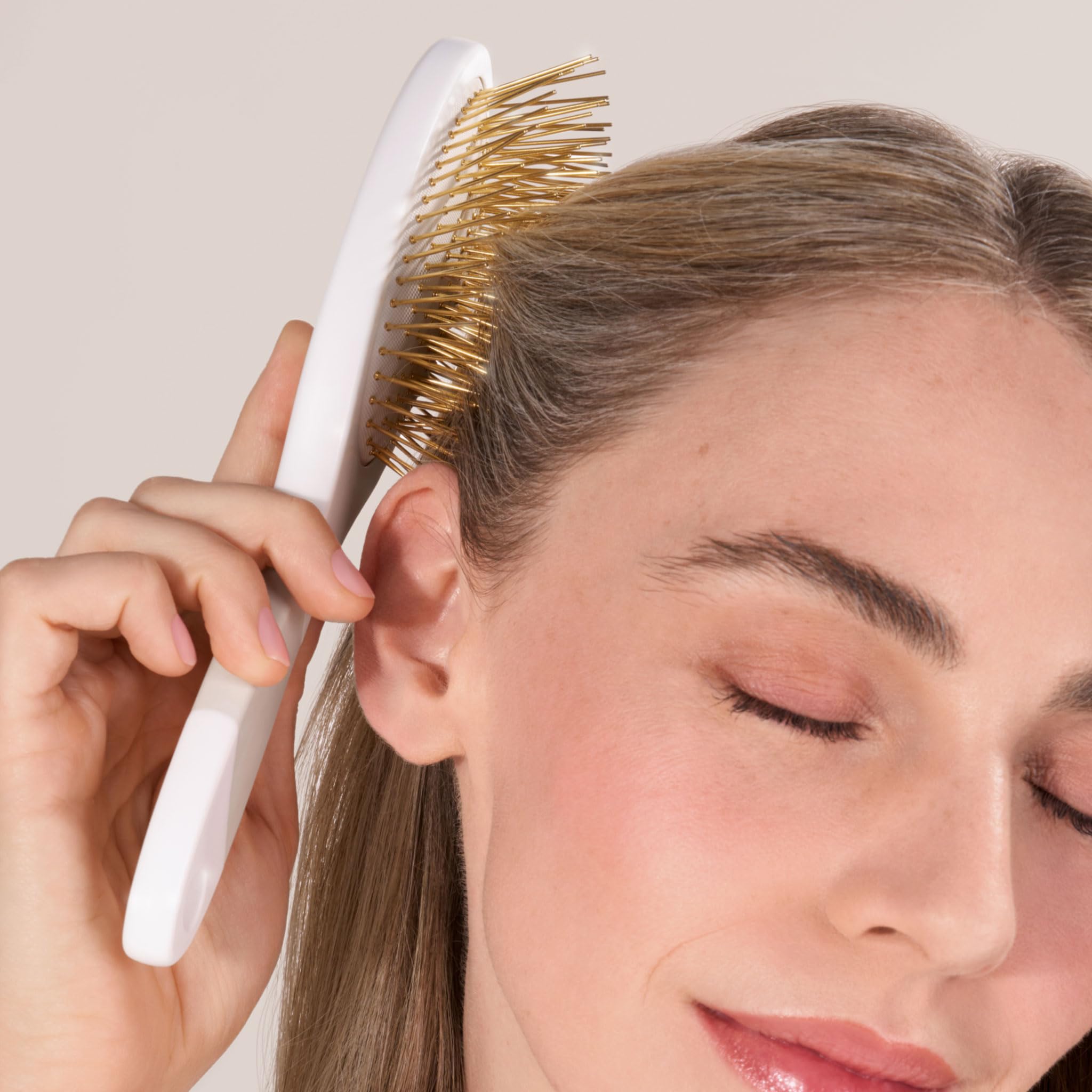 Snow Fox Skincare Gua Sha Hair Brush - White Edition. Scalp Massage Comb with Gold-Plated Metal Bristles for Healthy Follicles. Soothing Gua Sha Acupressure Tool for All Hair Types