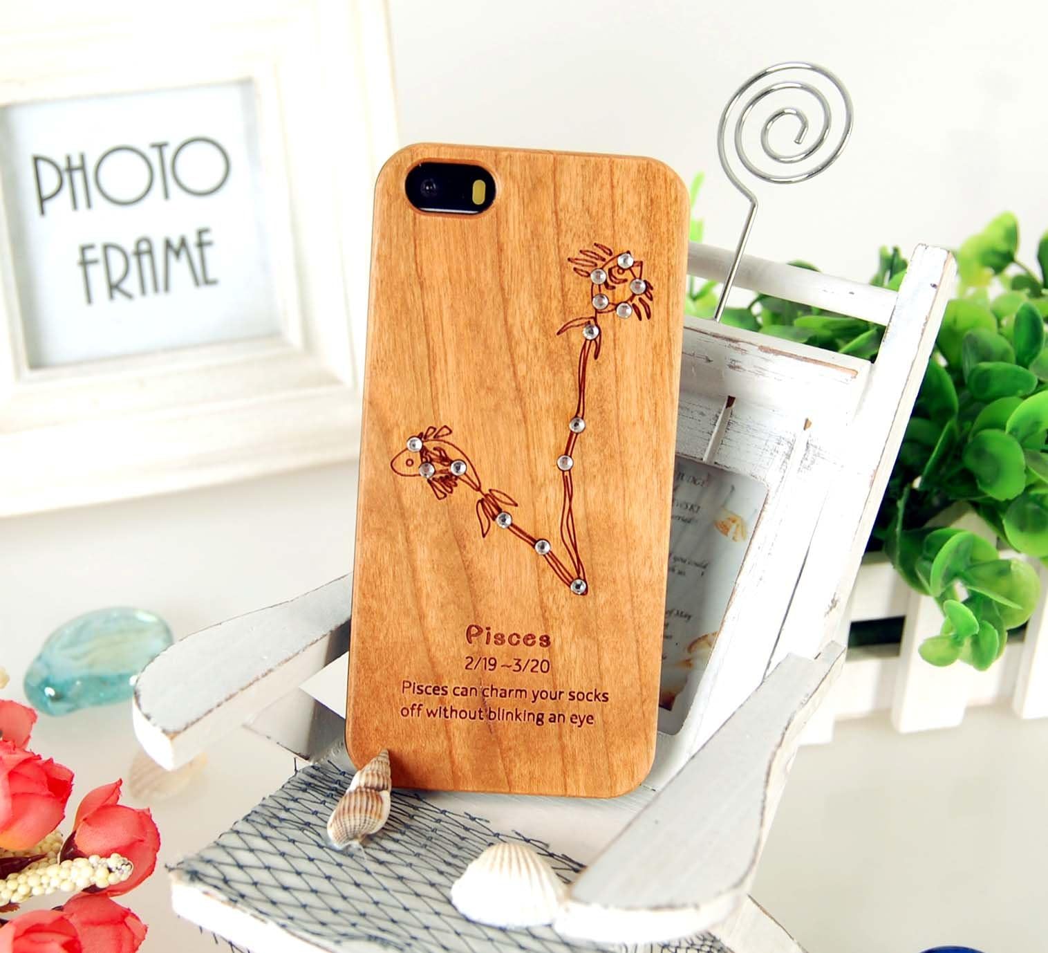 WINKBL Bamboo Wooden Skin Case Cover for iPhone 5/5S Carved with Crystal 12 Zodiacal Constellation Signs (Aries, Taurus, Gemimi, Cancer, Leo, Virgo, Libra, Scorpio, Sagittarius, Capricorn, Aquarius, Pisces) (Pisces (02.19 - 03.20))