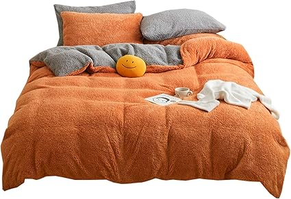 Wake up your bedroom decor with this modern duvet set from ebarza. 2