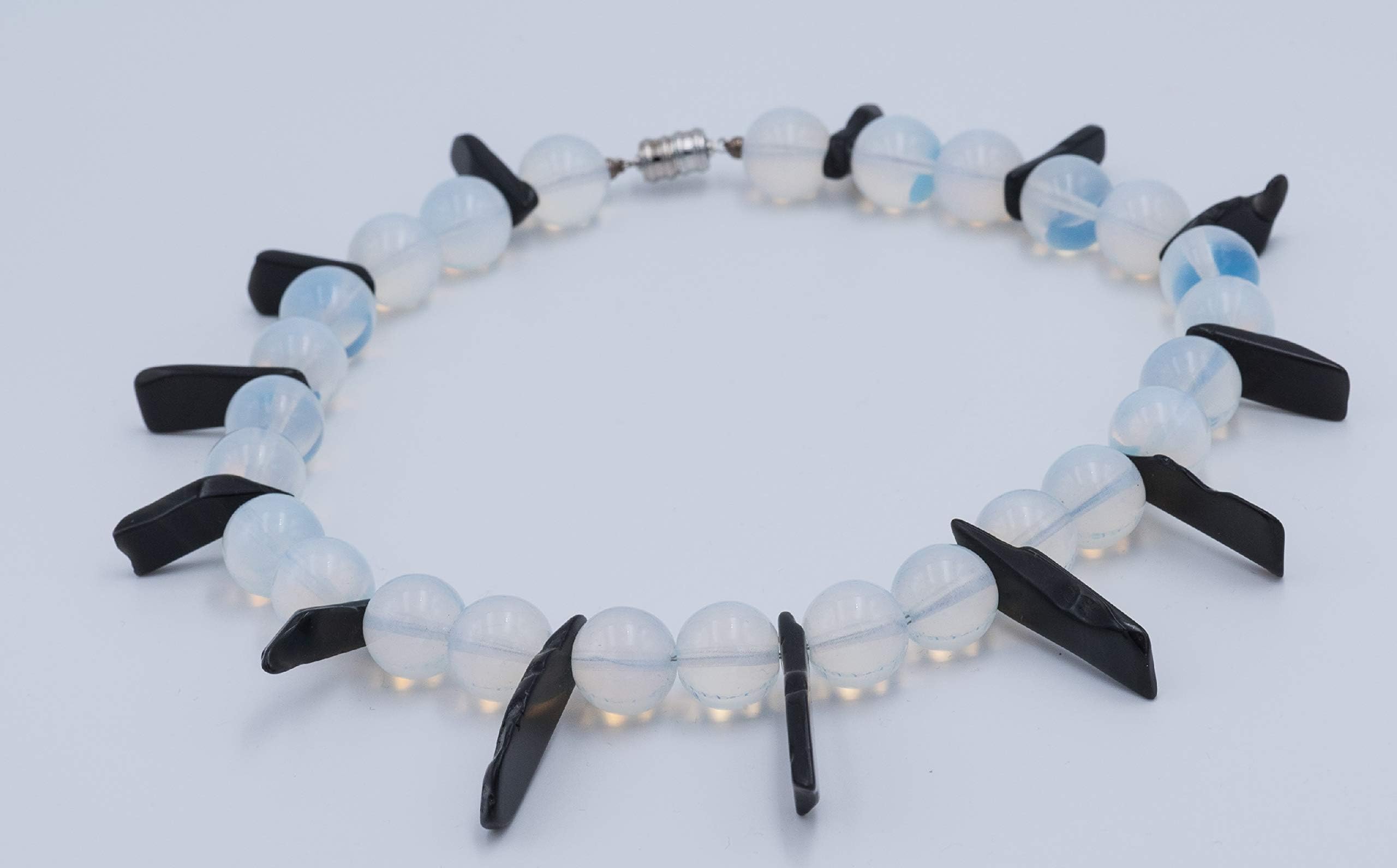 Necklace with opalized glas and black obsidian