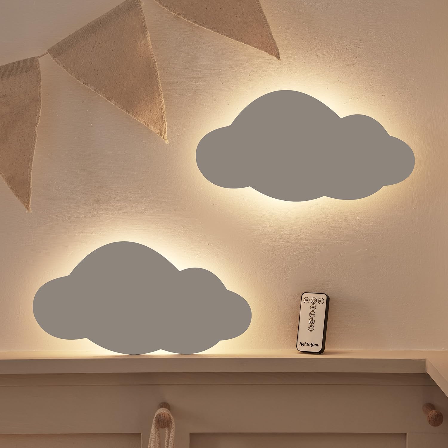 Lights4fun Set of 2 Rechargeable Backlit LED Cloud Wall Lights Children’s Bedroom Nursery Decoration with Remote Control & Timer IP20 Rated Indoor Use