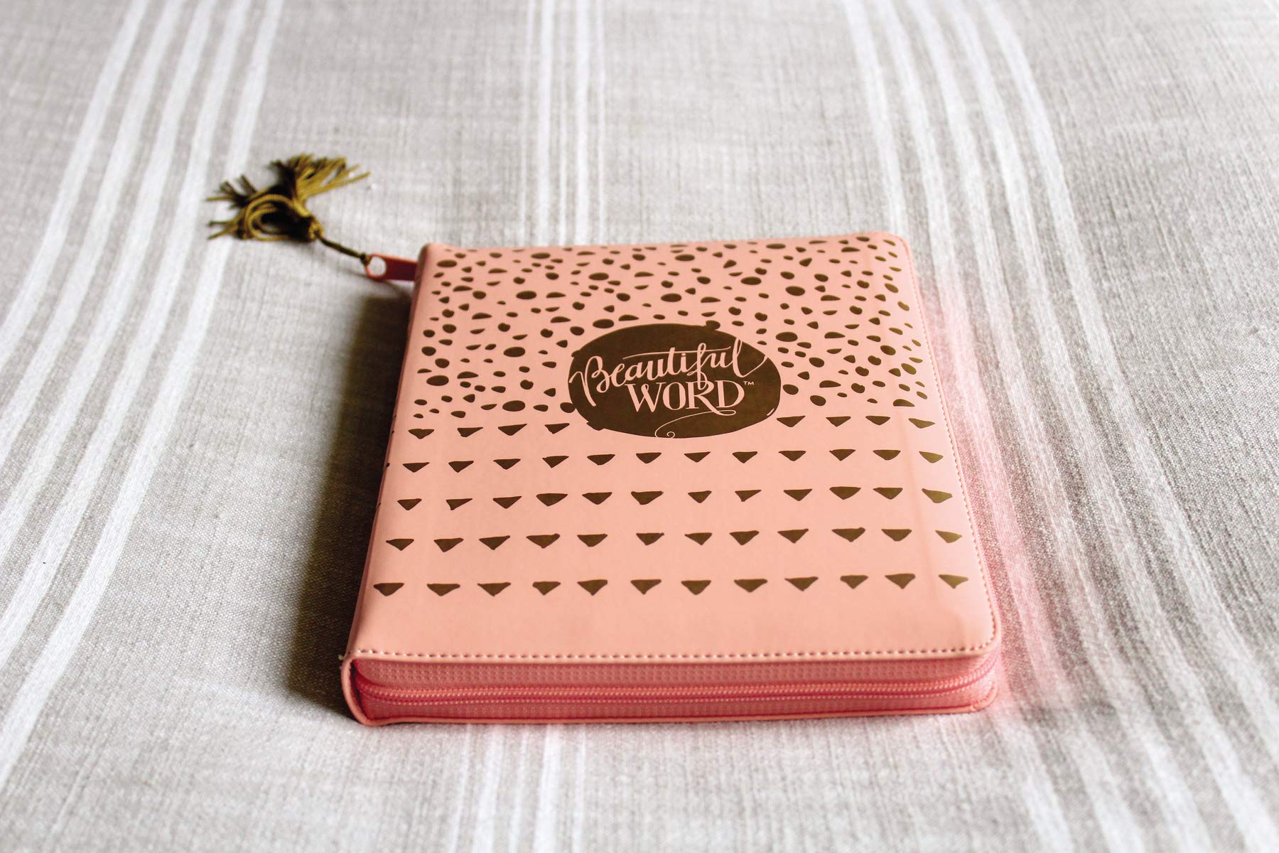 NIV, Beautiful Word Bible for Girls, Updated Edition, Leathersoft, Zippered, Pink, Red Letter, Comfort Print: 600+ Full-Color Illustrated Verses NIV, Beautiful Word Bible for Girls, Updated Edition, Leathersoft, Zippered, Pink, Red Letter, Comfort Print: 600+ Full-Color Illustrated Verses Imitation Leather