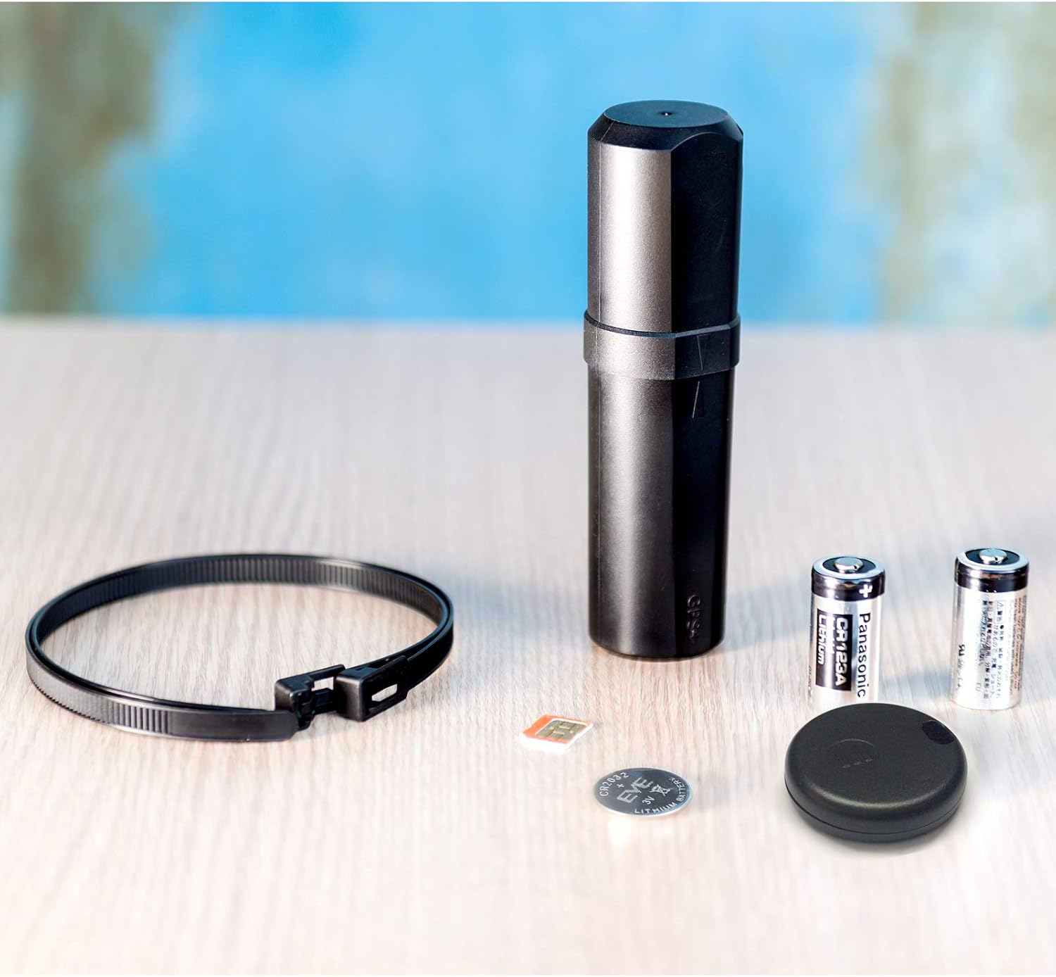 Amazon 日本正規代理店品 保証付 Monimoto モニモト バイク用 盗難防止スマートトラッカ 超小型リアルタイムgps発信機 電話とメッセージのアラーム Simカード付き 日本全国対応 セキュリティシステム Motorbike Security System バイク用ロック 車 バイク