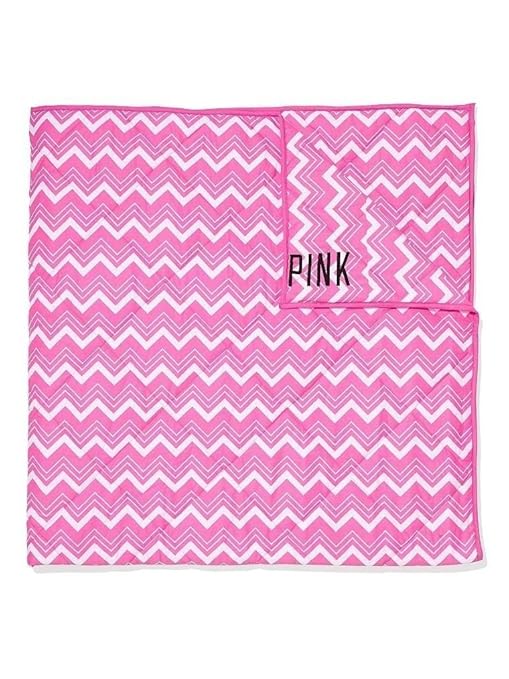 Victoria S Secret Pink Chevron Comforter Full Queen Amazon Co