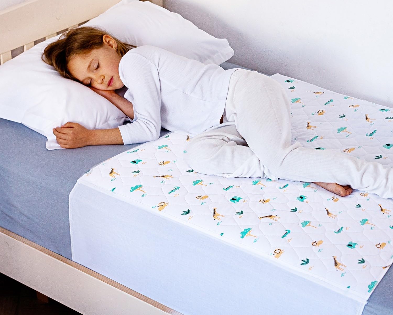 Lynmark® Toddler Potty Training Bed Pads with Tuck-In Flaps - Soft Waterproof Bedwetting Pee Protector Mat for Kids - Multi-Layer Non-Slip Washable Mattress Sheet Absorbs Up to 2L - 90x85cm, Explorer