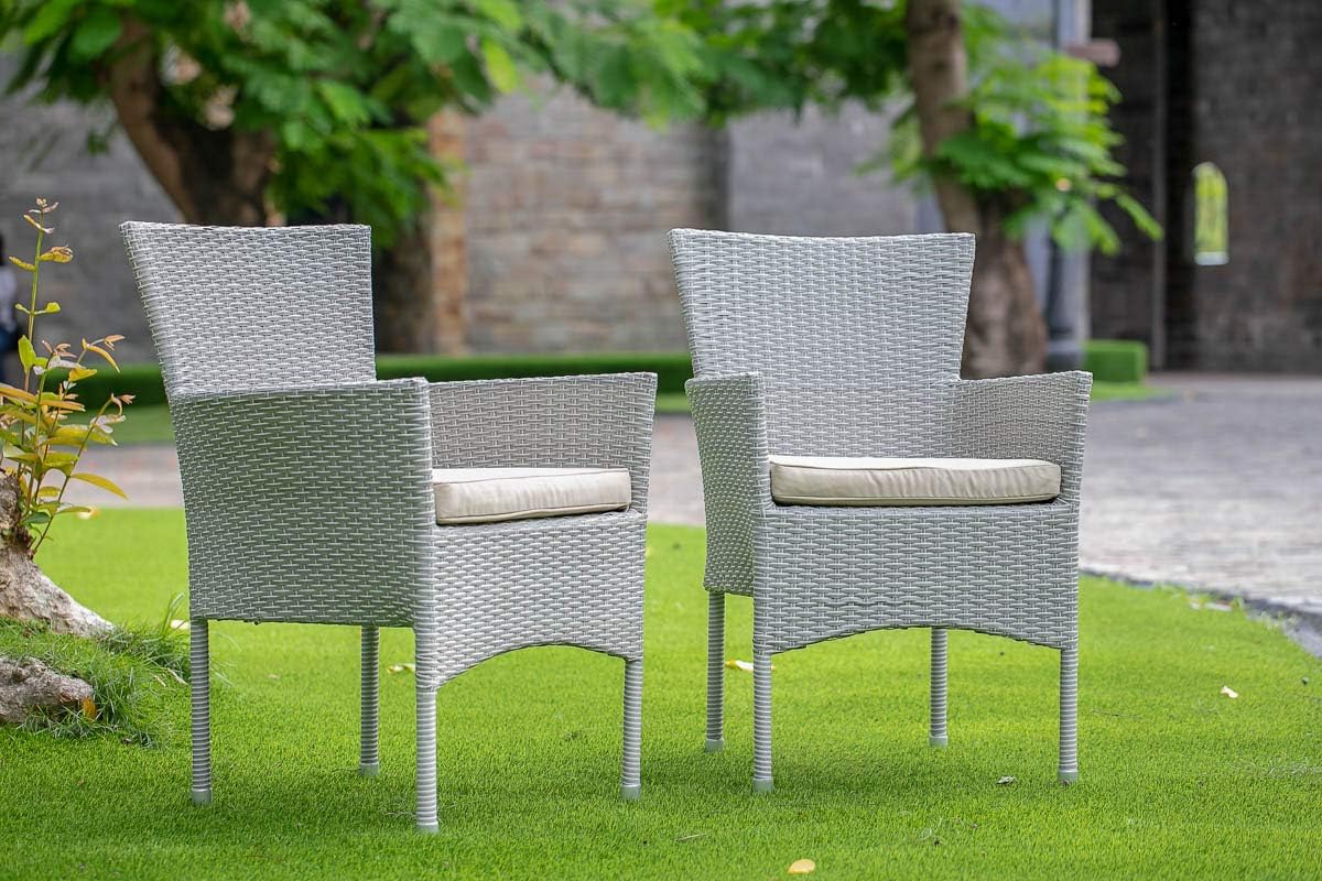 East West Furniture OSBK503A 5Pc Outdoor Natural Color Wicker Dining Set Includes a Patio Table and 4 Balcony Backyard Armchair with Linen Fabric Cushion: Furniture & Decor