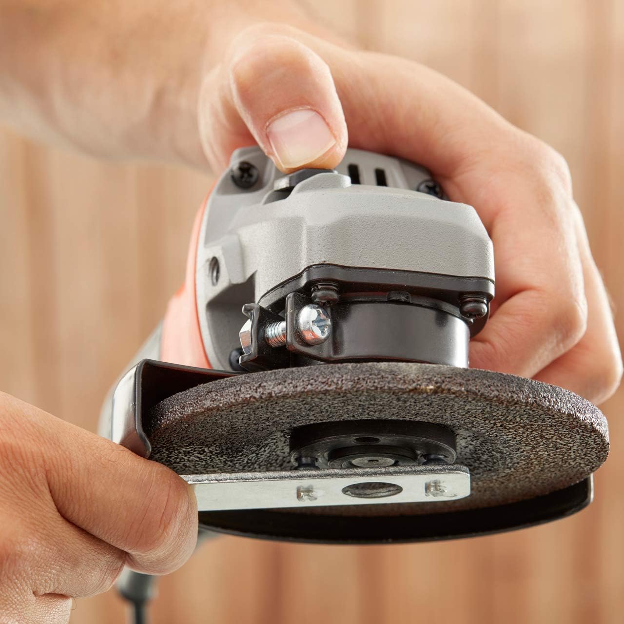 Black & Decker Angle Grinder, 240v, 710w, 115mm With 5 Cutting Discs