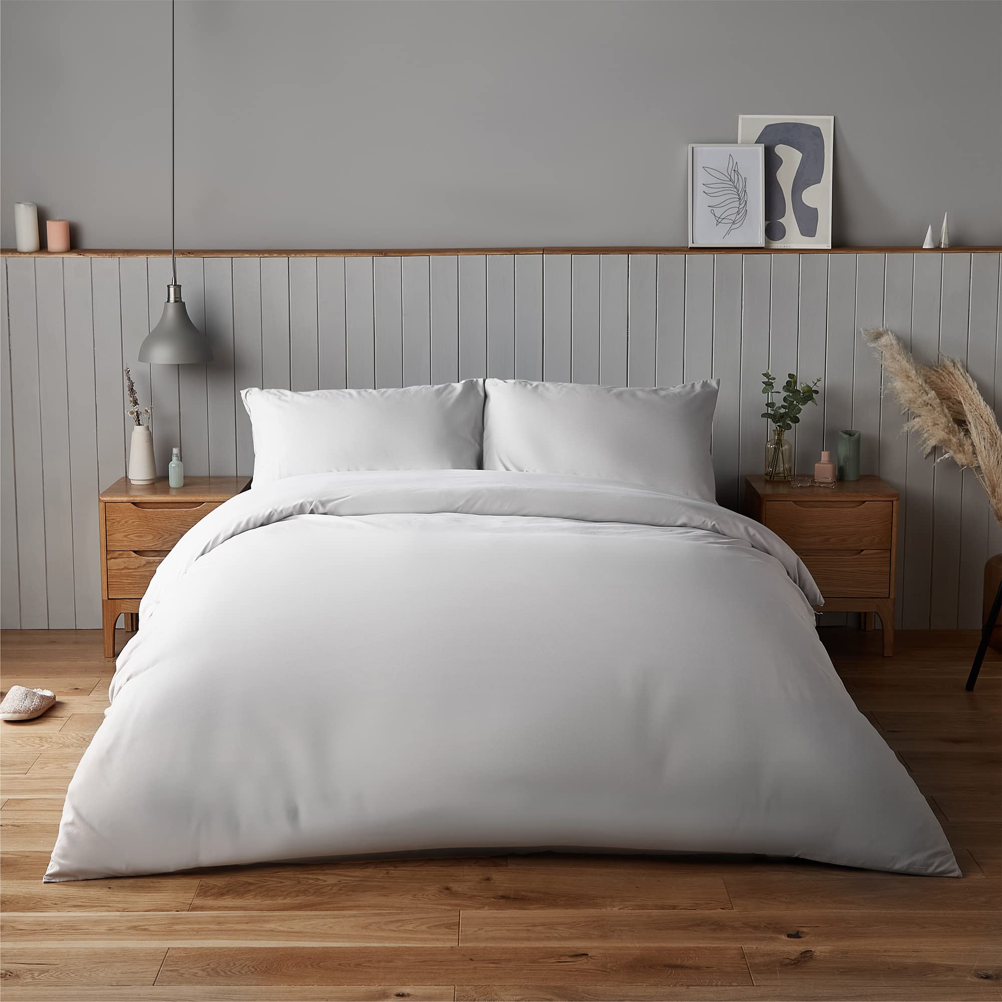 Silentnight Supersoft Duvet Set - Cosy & Comfortable Delicate Touch - Luxurious Easy Care Microfibre with Button Fastening - Stylish & Modern Duvet Quilt Cover + Pillowcase Bed Set, Double, White