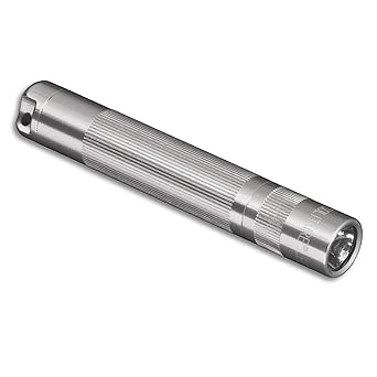 Mag-Lite LED Solitaire bis zu 37 Lumen, 8 cm Mini Taschenlampe, inkl. 1 Micro-Batterie und Schlüsselanhängerschlaufe, silber,