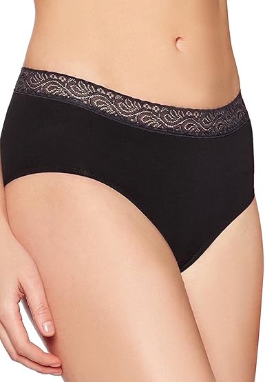 string gainant dentelle